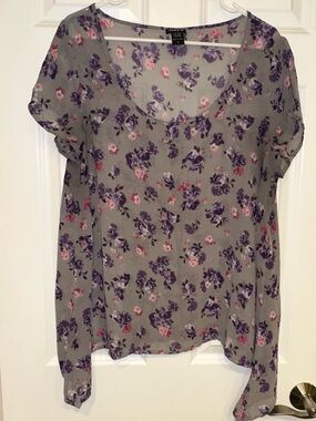 torrid Gray Floral Short-Sleeve Scoop Neck Blouse